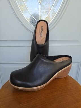 SoftWalk Madison Clog Black Leather
